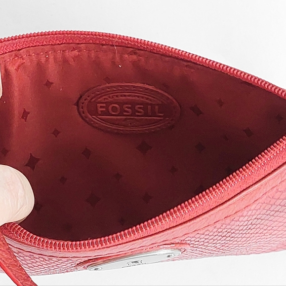🗝Fossil Maddox Embossed Snakeskin Red Leather Wristlet - Picture 9 of 10